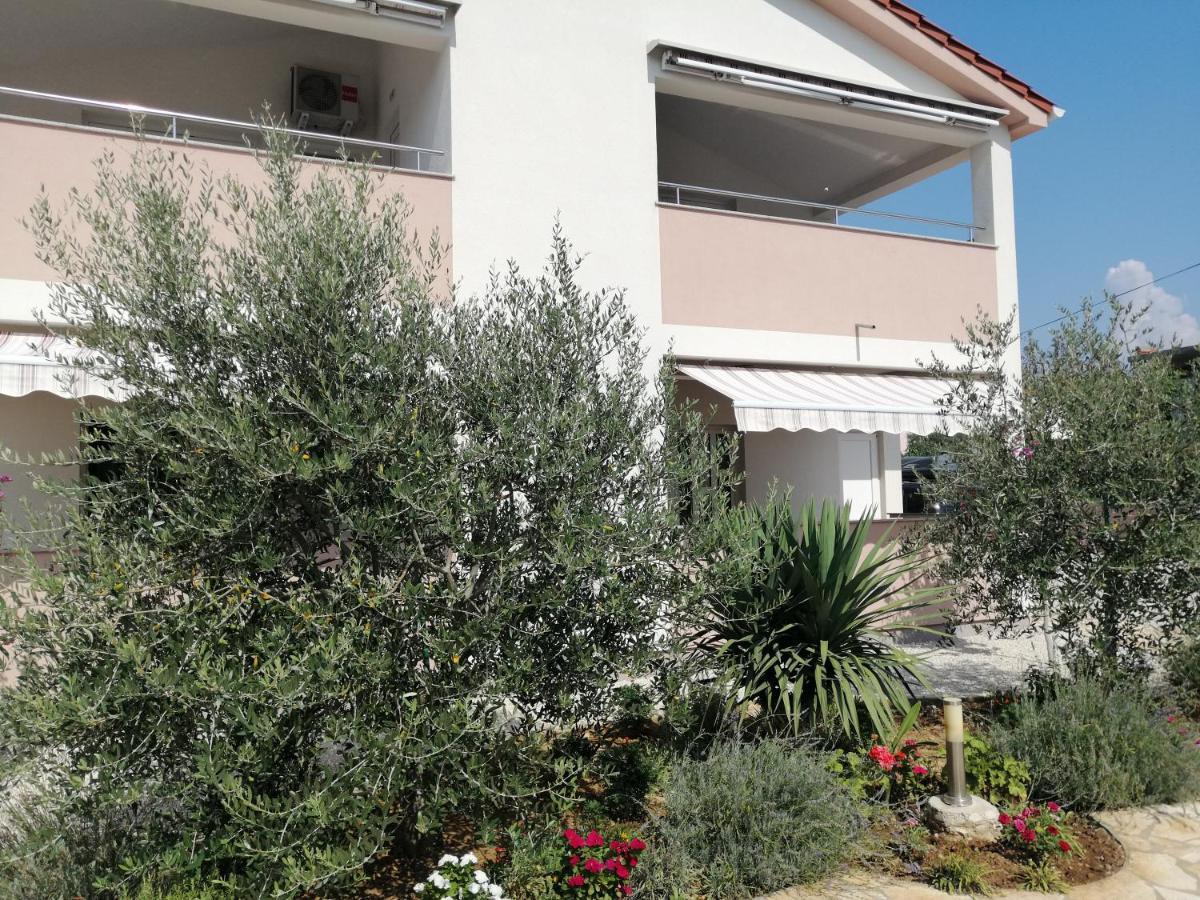 Apartments Ruzmarin Vrsi Exterior photo
